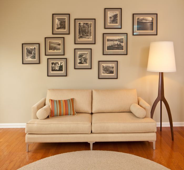 How to decorate sitting room wall