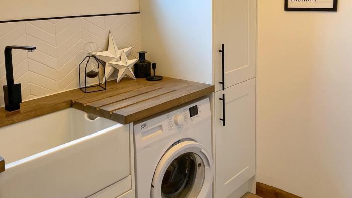 How to decorate a small utility room